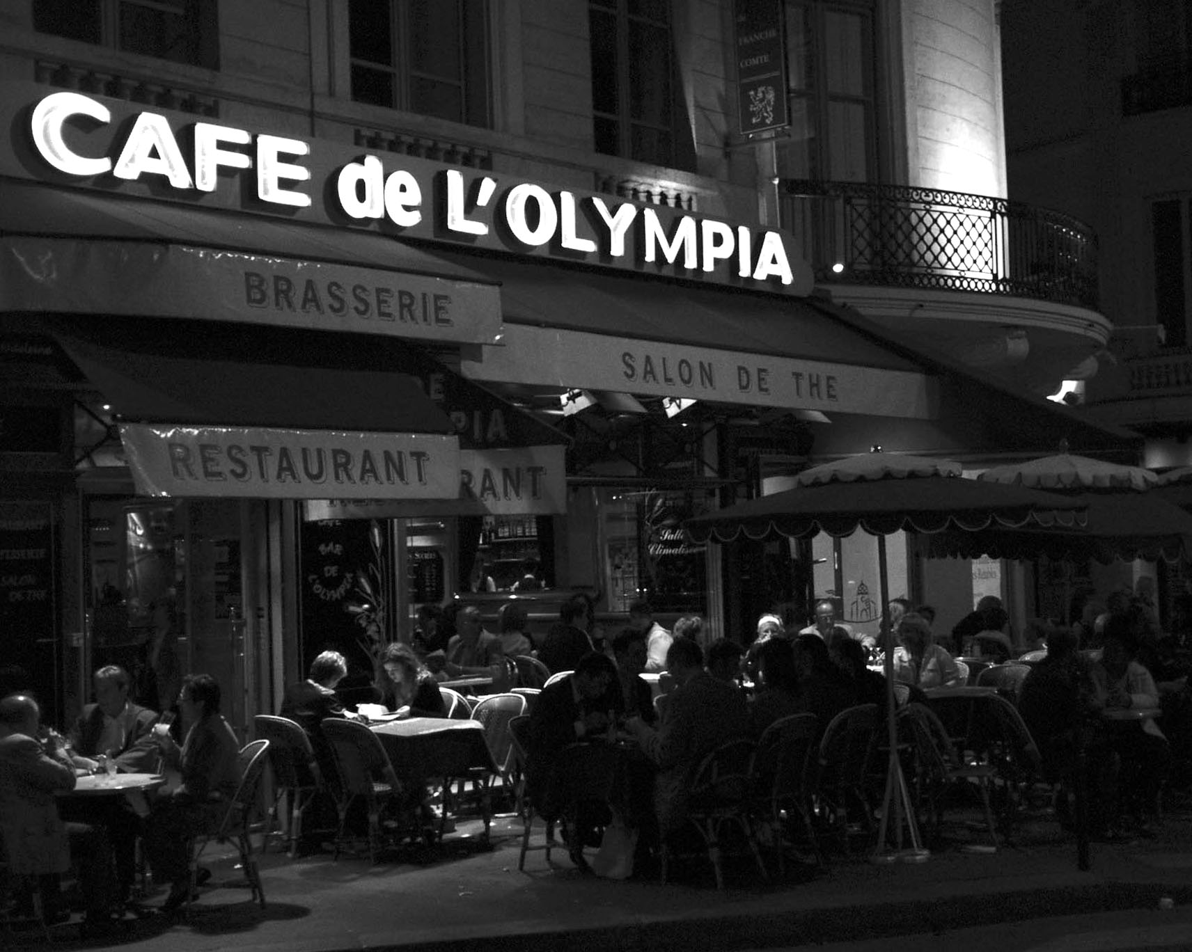 Café de l’Olympia at night, terrace full of diners
