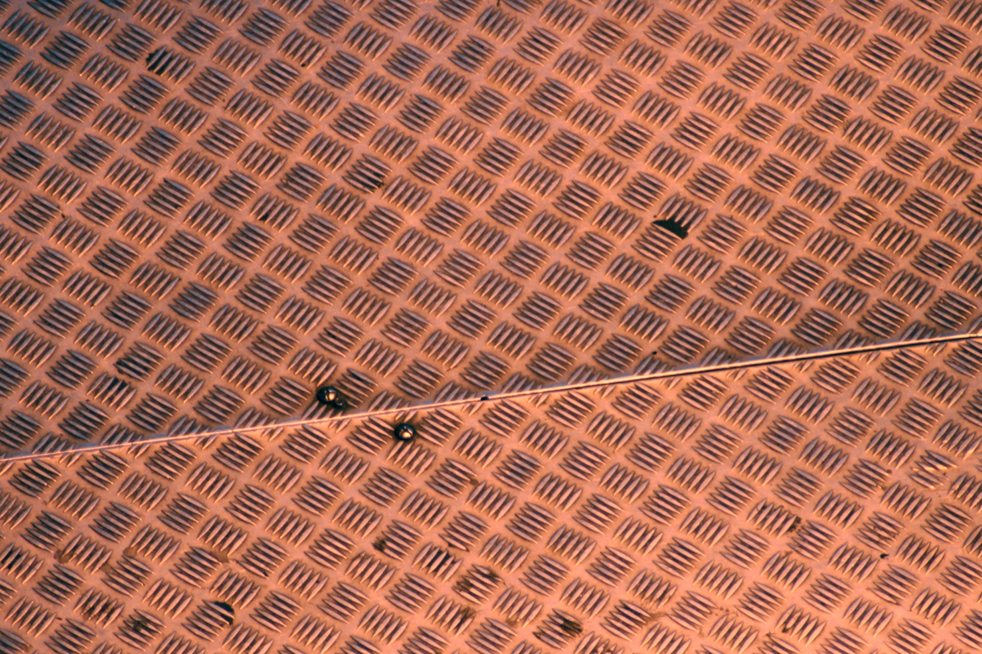 Copper-coloured chequer plate, two screws