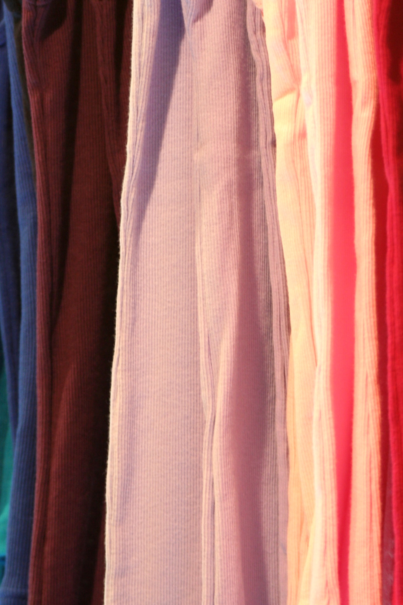 Hanging fabrics in dark red, lilac and pink