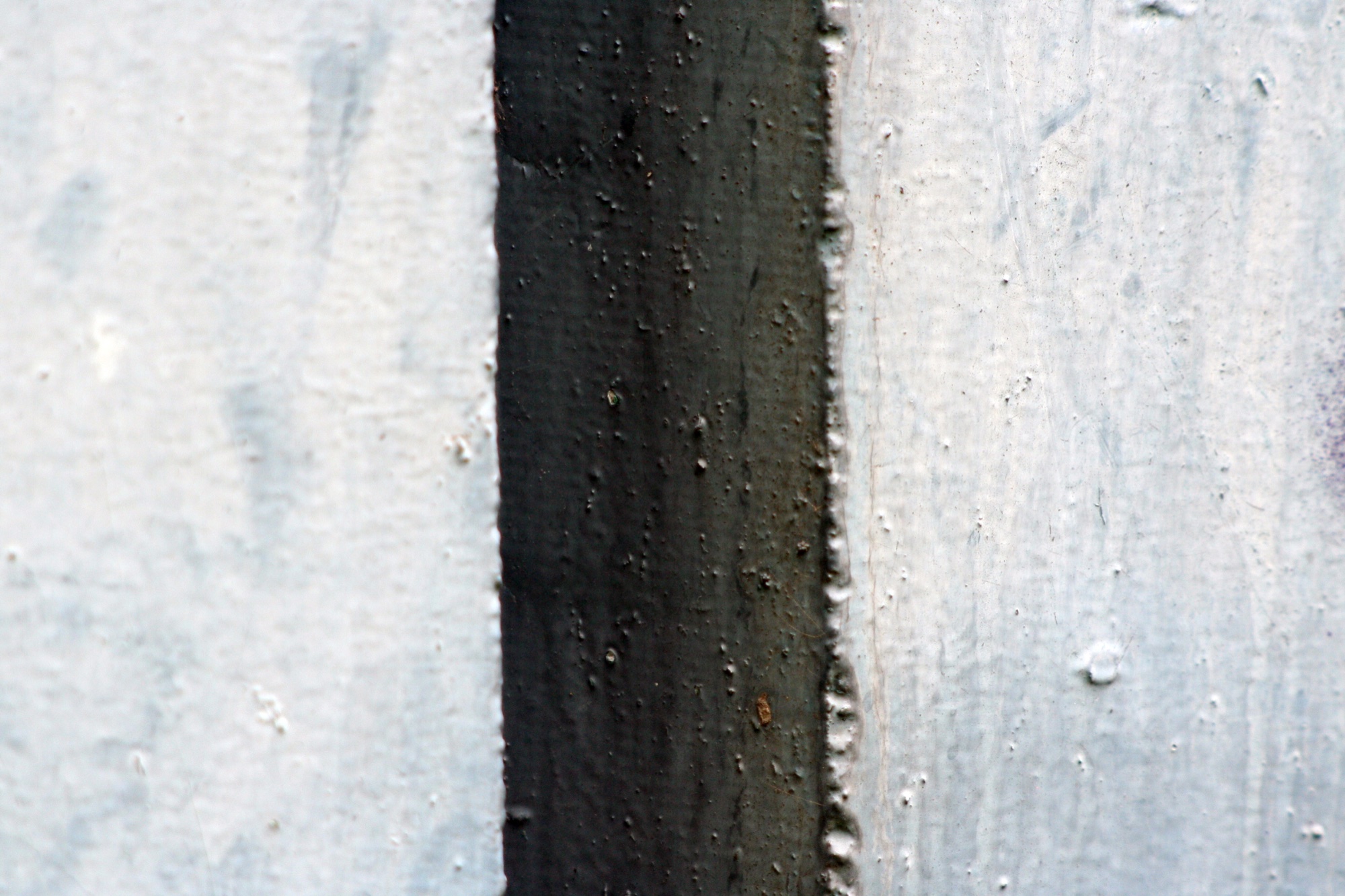 A dark stripe between two pale surfaces